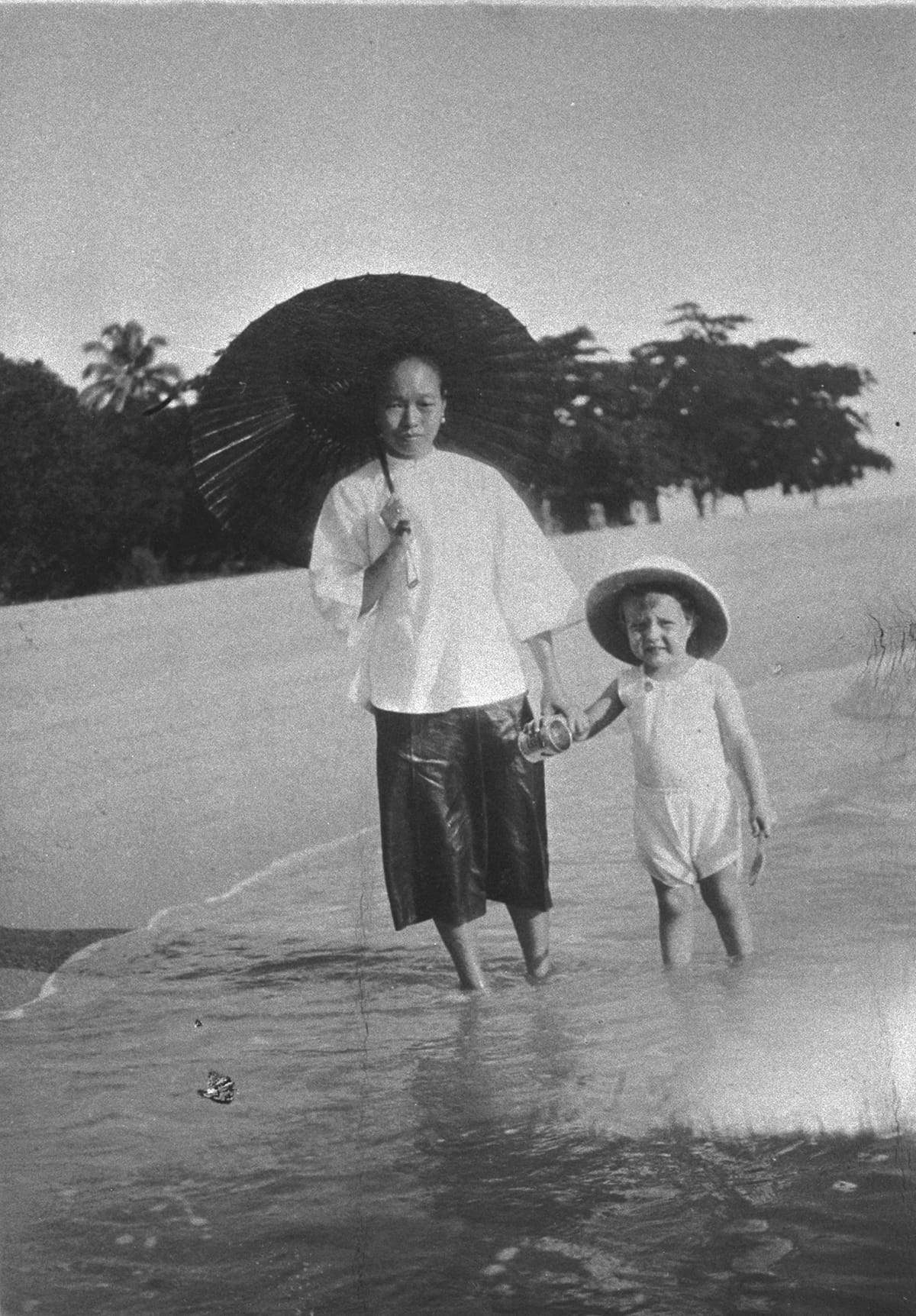 A Cantonese amah (female domestic servant) with a child in her care, 1930. By 1933, many amahs were willing to be paid $10 a month or less, down from $30 before the Great Depression. Mrs J. A. Bennett Collection, courtesy of National Archives of Singapore (Media - Image No. 19980005147 – 0009).